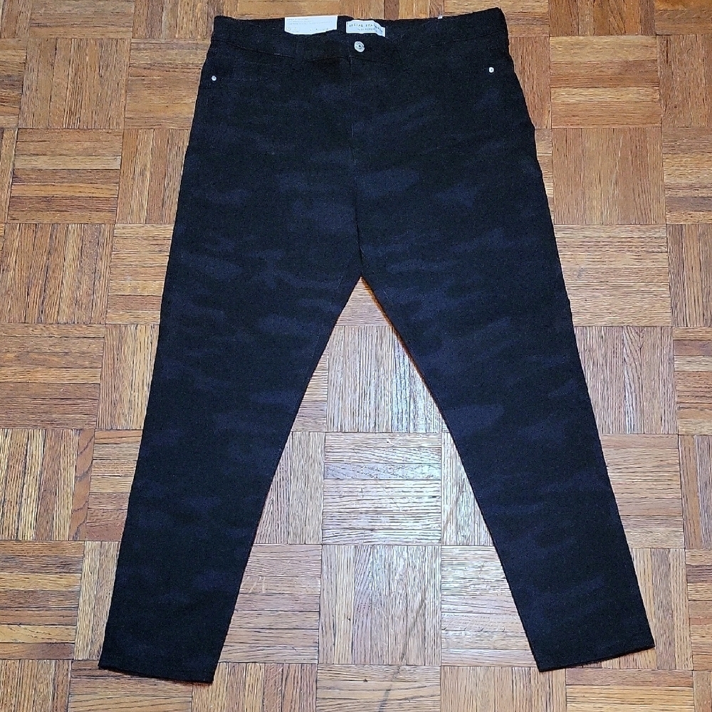Social Standard Womens Black Camo Ankle Skinny Denim Size 12 NWT